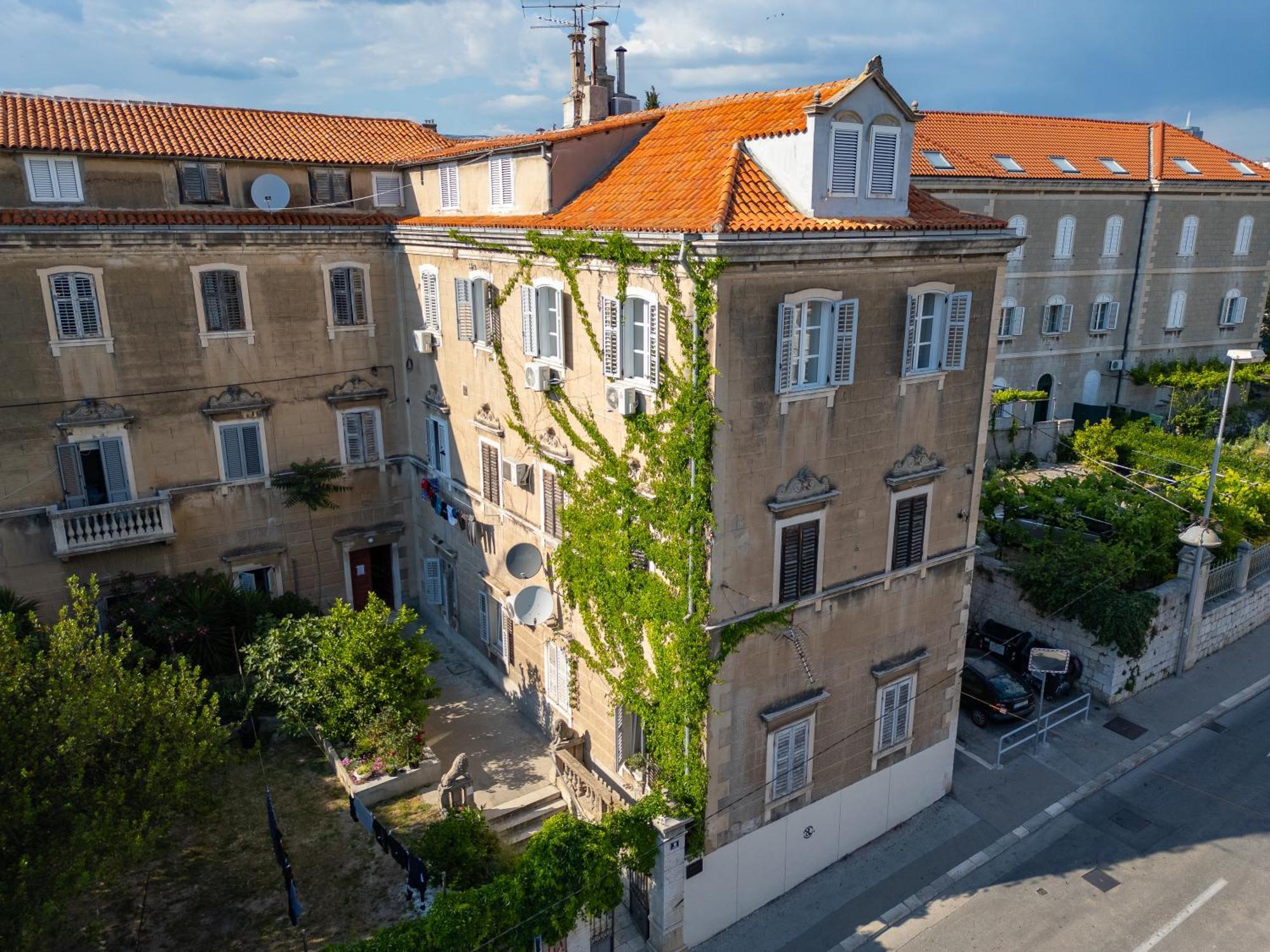 1881 - Heritage Rooms Split Exterior photo